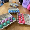 Osterferienbetreuung 2024: Oster-Bastelwerkstatt und Eier färben